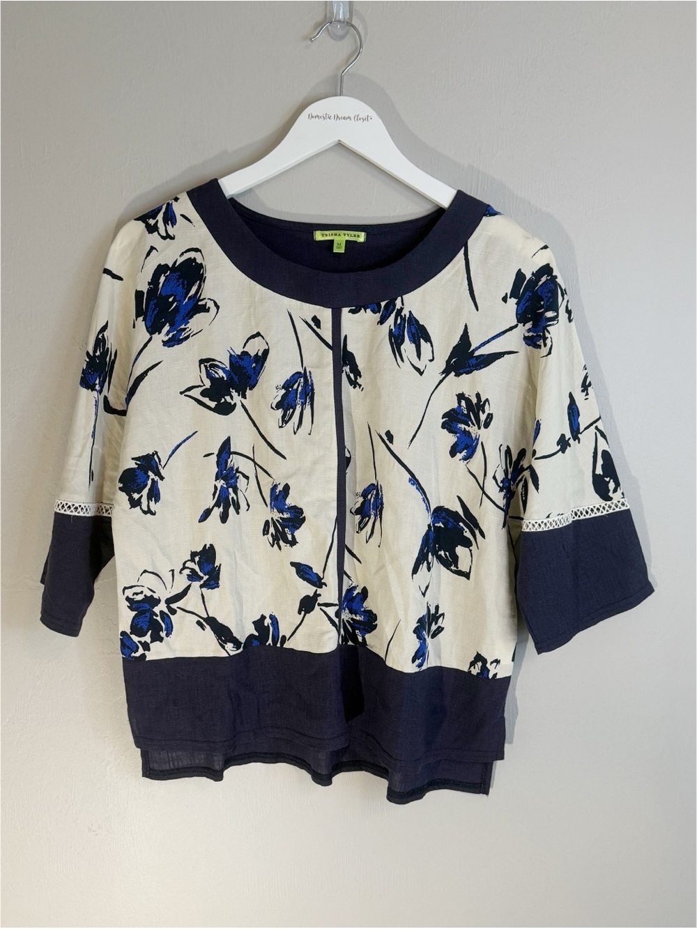 TRISHA TYLER Women’s Blue Black White Pieced Floral Top Made In Korea Size M.